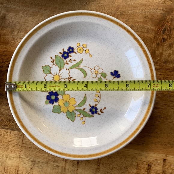 Set of Three Vintage Floral Plates - Picture 14 of 14